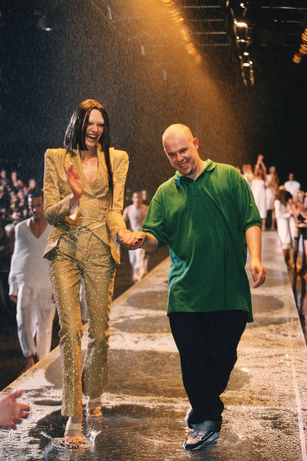 Untitled, Alexander McQueen wiosna-lato 1998 (Fot. Vogue International/Rex Features)