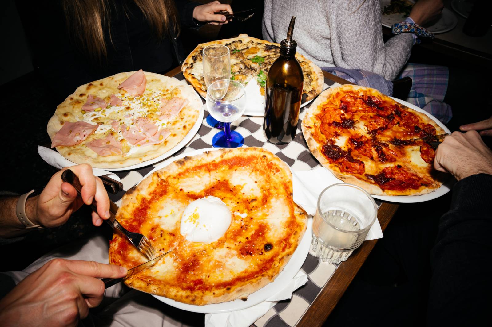 Nowe restauracje, bistra i kawiarnie w Warszawie na wiosnę 2023. Mystic Pizza.