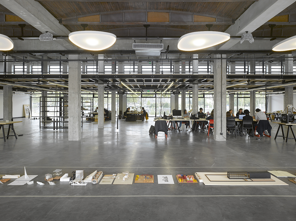 Confluence Institute for Innovation and Creative Strategies in Architecture (Lyon, France, 2015) (Fot. Roland Halbe)