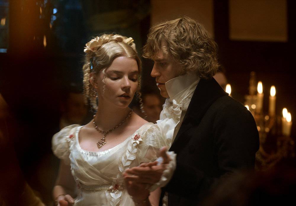 Anya Taylor-Joy i Johnny Flynn w „Emmie” (Fot. materiały prasowe)