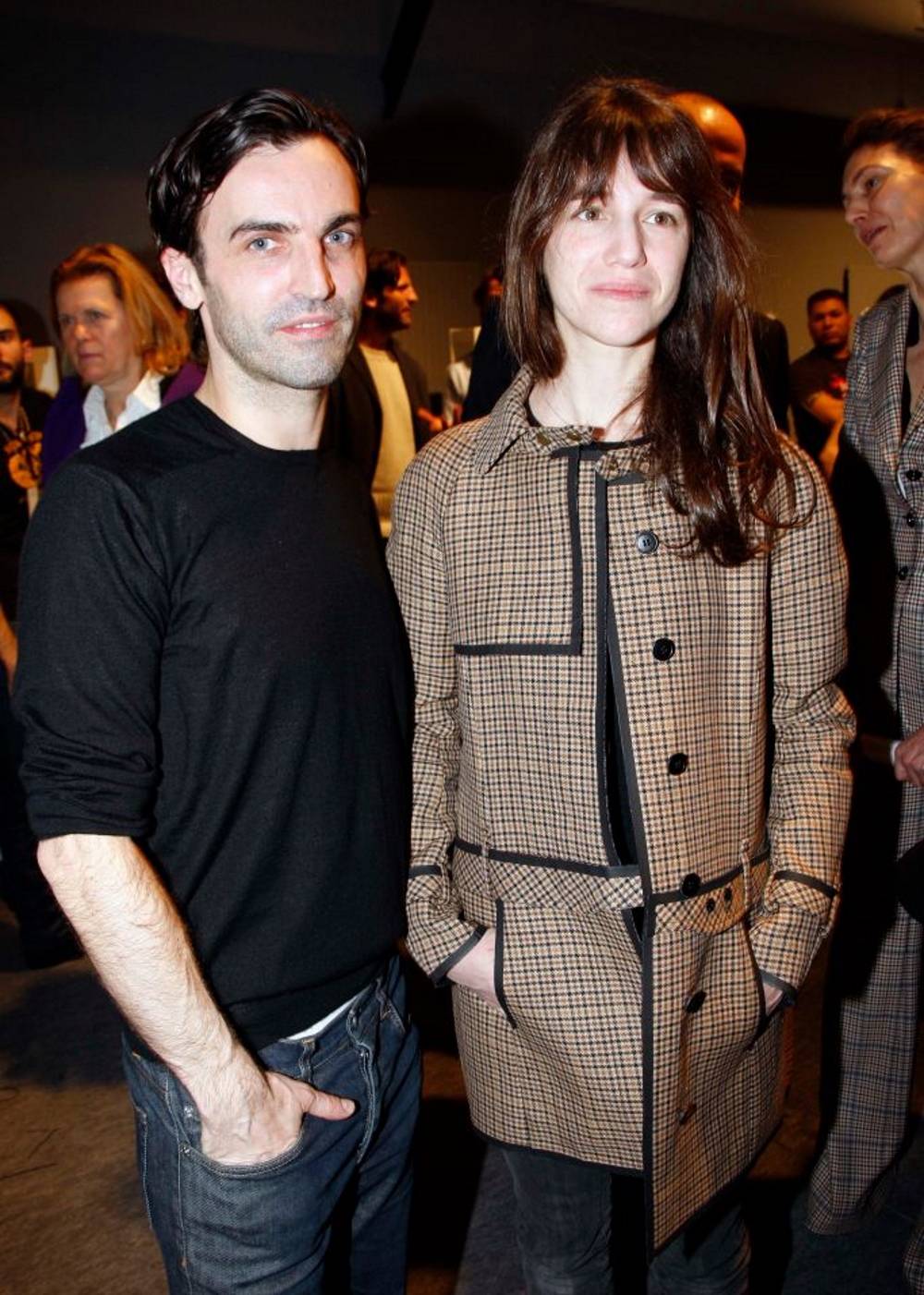 Charlotte Gainsbourg i Nicolas Ghesquière na pokazie Balenciagi na sezon jesień-zima 2009 (Fot. Michel Dufour/Getty Images)
