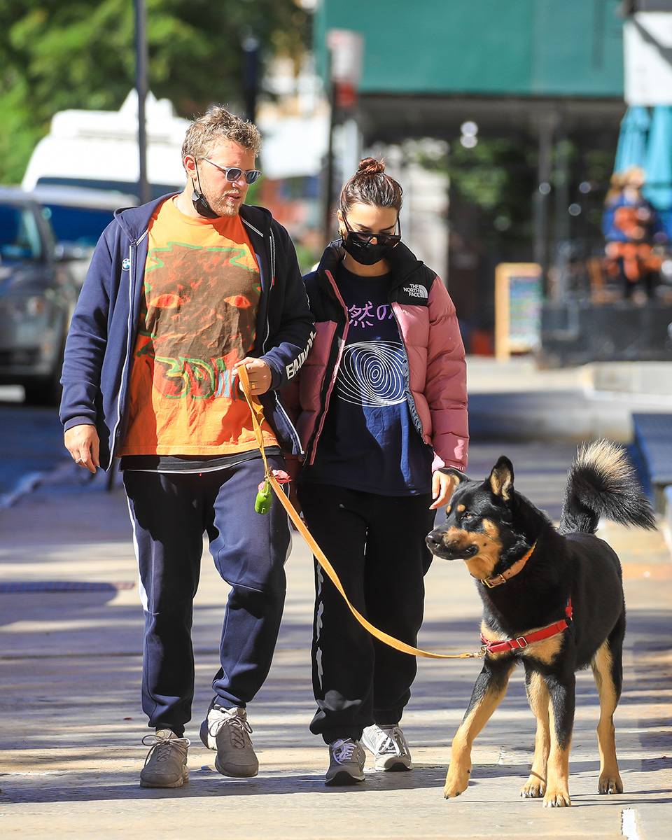 Emily Ratajkowski w kurtce North Face (Fot. Alessio Botticelli/GC Images)