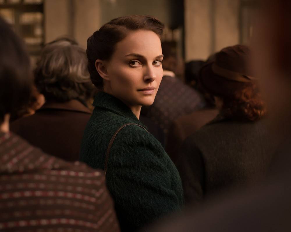 Kadr z ekranizacji powieści w reżyserii i z udziałem Natalie Portman (Fot. materiały prasowe)