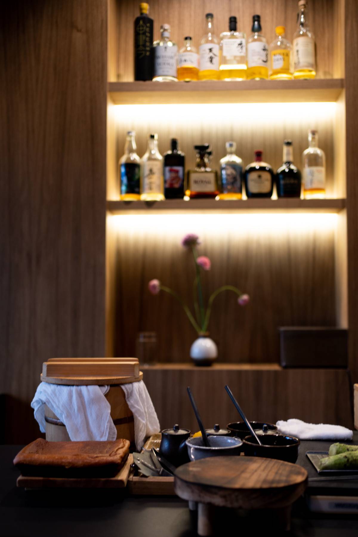 Rozmowa z Marcinem Jasiurą z Noriko Sushi. Marcin Jasiura wraz z żoną Magdaleną otworzyli na warszawskiej Pradze Noriko Sushi. Tylko nam opowiada o tajnikach bycia sushi masterem.
