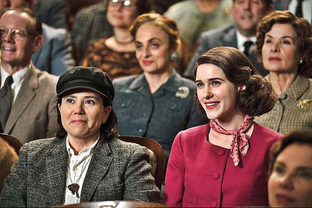 Alex Borstein i Rachel Brosnahan w „The Marvelous Mrs. Maisel” (Fot. materiały prasowe)