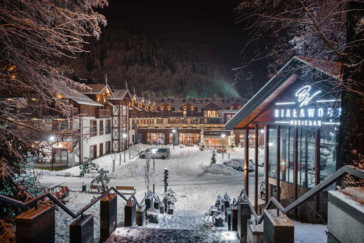 Szczawnica Park Resort & Spa. Pięciogwiazdkowy Hotel Szczawnica Park Resort & Spa w Pieninach oferuje gościom komfortowe warunki, wyśmienitą kuchnię i szaloną zabawę na łonie natury.