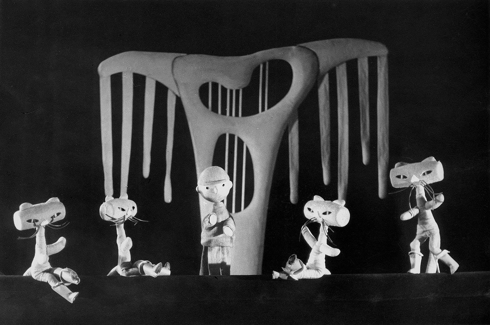 Tomek w krainie dziwów, 1967. Scenografia Jerzego Koleckiego na zdjęciu Jerzego Sierosławskiego. (Fot. Z archiwum Teatru Lalek „Rabcio” w Rabce)