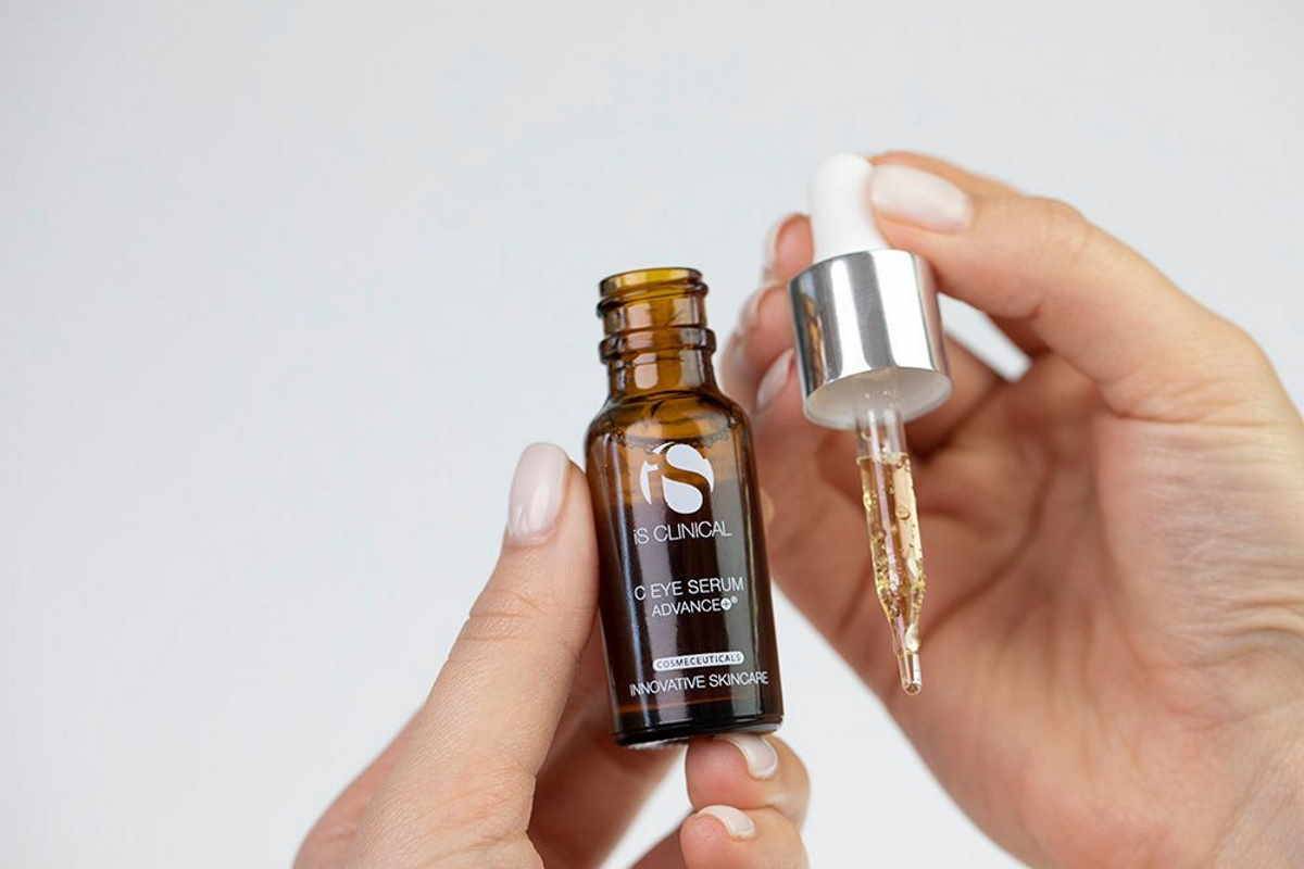 Serum pod oczy iS Clinical C-Eye Serum Advance.