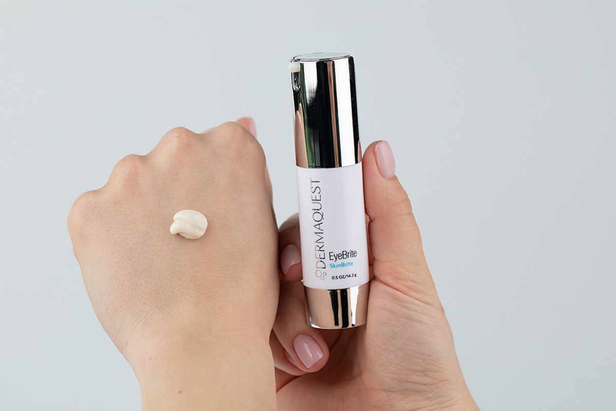 Dermaquest EyeBrite. Rozjaśniający krem pod oczy z tendencją do zasinień i opuchnięć.