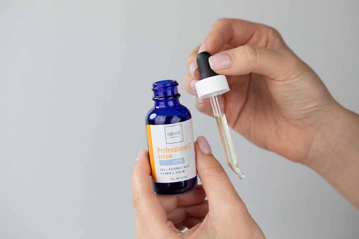 10 najlepszych serum z witaminą C według kosmetologa Topestetic.
