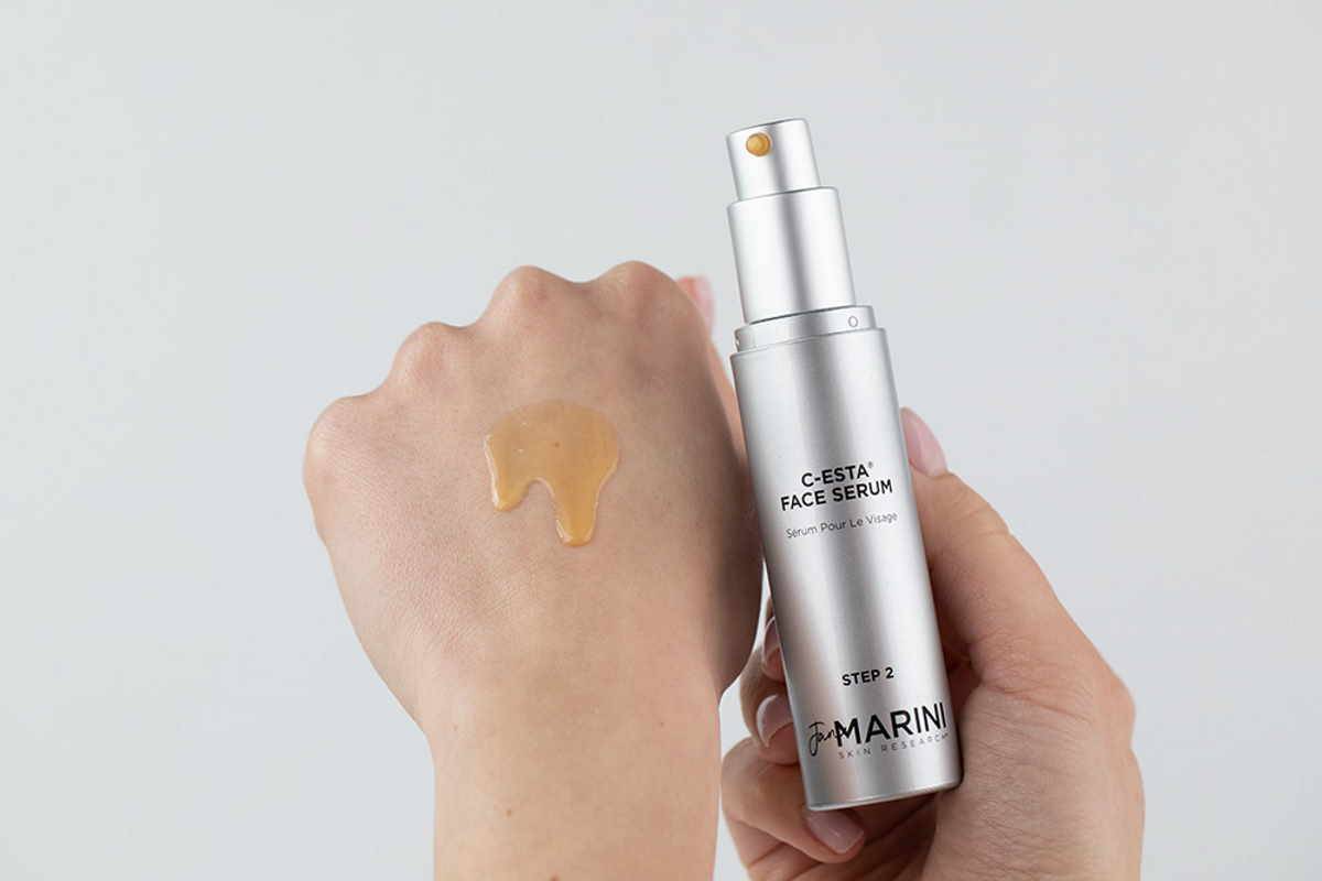 10 najlepszych serum z witaminą C według kosmetologa Topestetic.