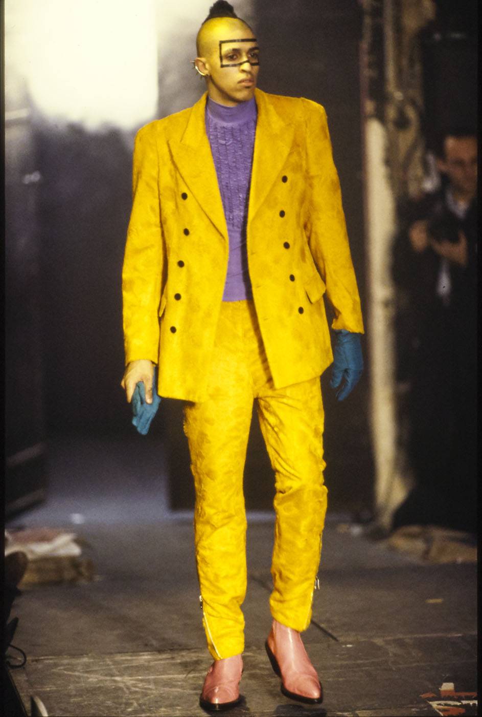 Pokaz kolekcji Jean Paul Gaultier jesień-zima 1995-1996 (Fot. Condé Nast Archive)