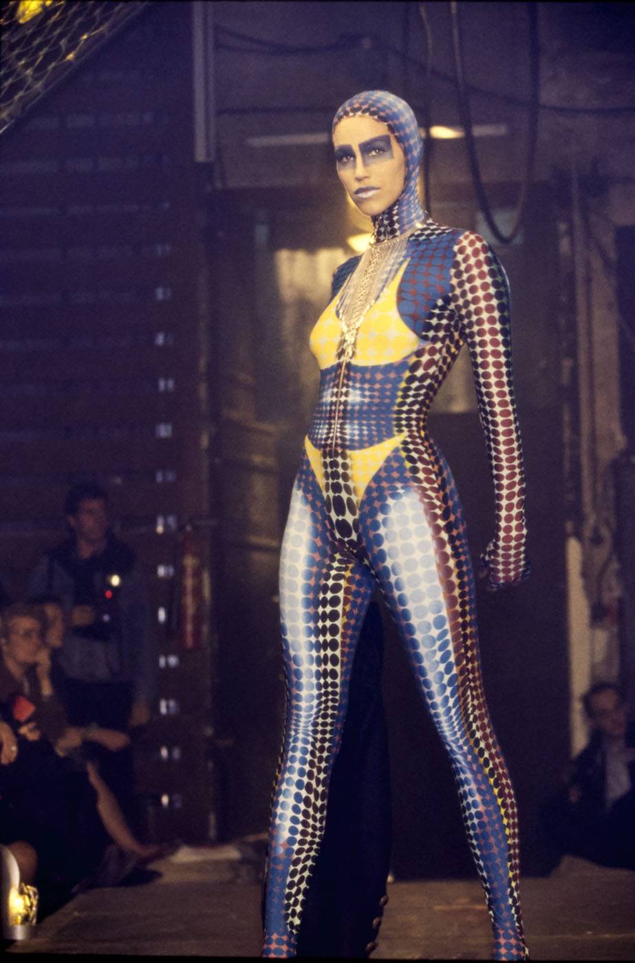 Pokaz kolekcji Jean Paul Gaultier jesień-zima 1995-1996 (Fot. Condé Nast Archive)