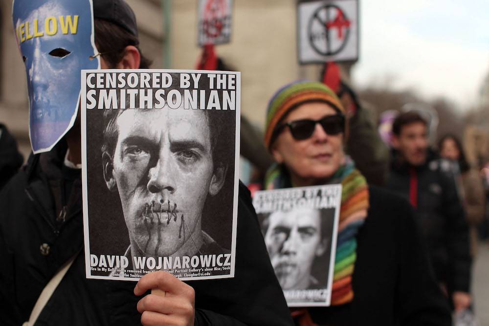 Protest przeciwko cenzurowaniu dzieła Wojnarowicza przez Smithsonian (Fot. Getty Images)
