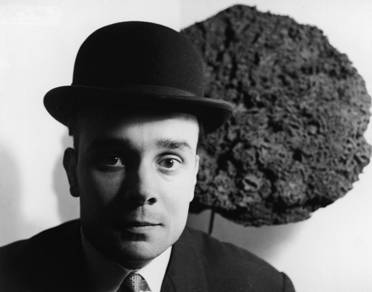 Yves Klein, późne lata 50 (Fot. Express Newspapers / Getty Images)