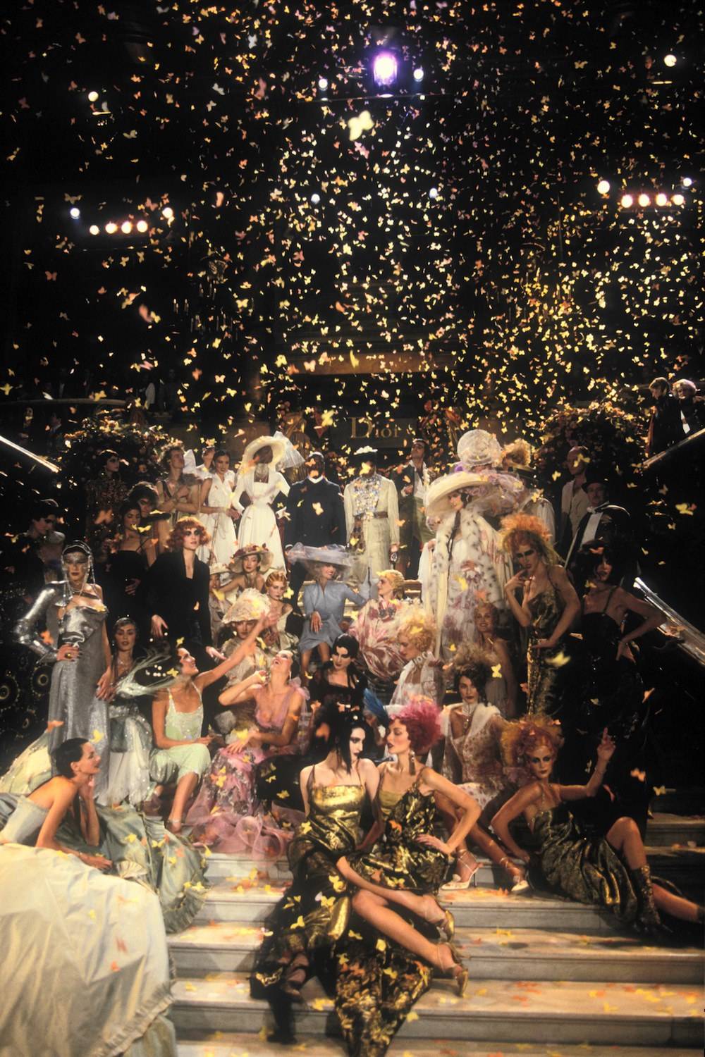 Finał pokazu Dior haute couture wiosna/lato 1998 (Fot. Guy Marineau)