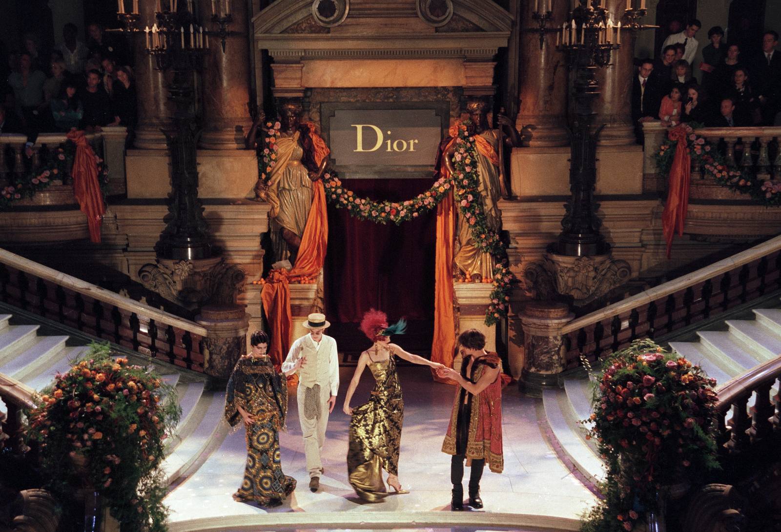 Suknie „Thamar” i „Tango”, Dior haute couture wiosna/lato 1998 (Fot. Getty Images)