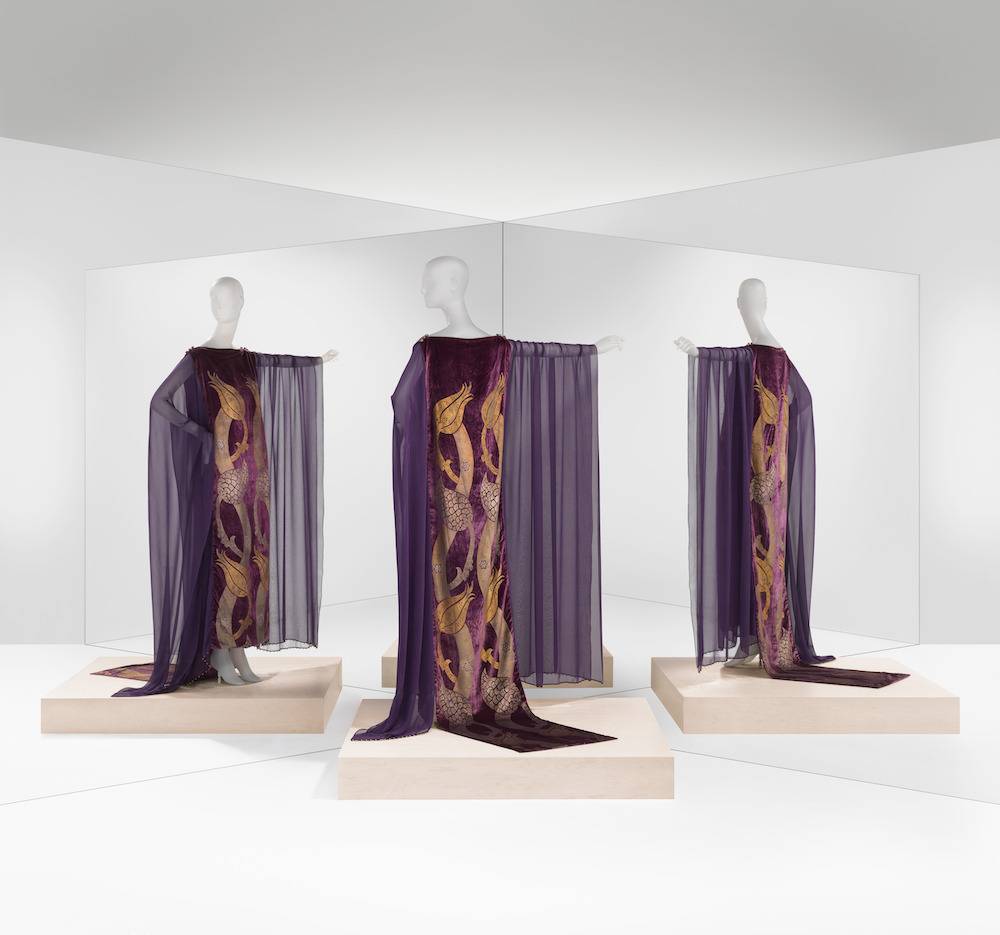 (Fot. Theodosia Tea Gown, Maria Monaci Gallenga,1925 r. / Dzięki uprzejmości Metropolitan Museum of Art)