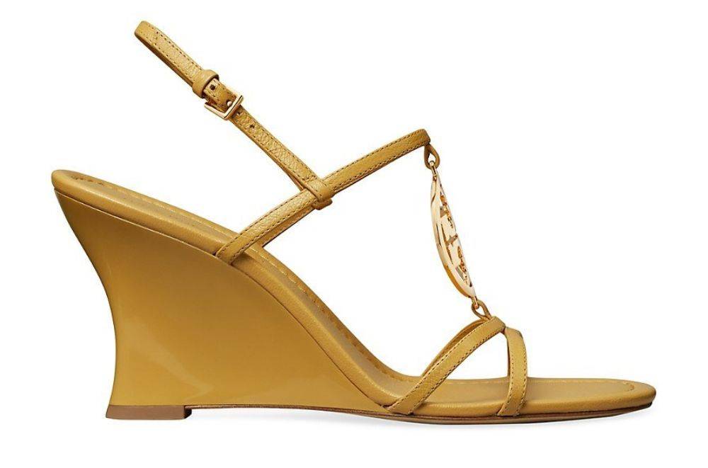 Buty na obcasie klinowym Tory Burch, ok. 2050 zł (Fot. materiały prasowe)